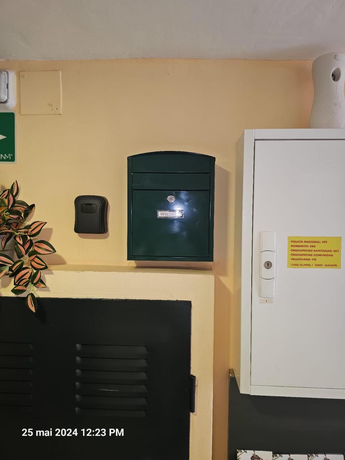 Apartamentos Turisticos Kenzamin Alicante Exteriör bild