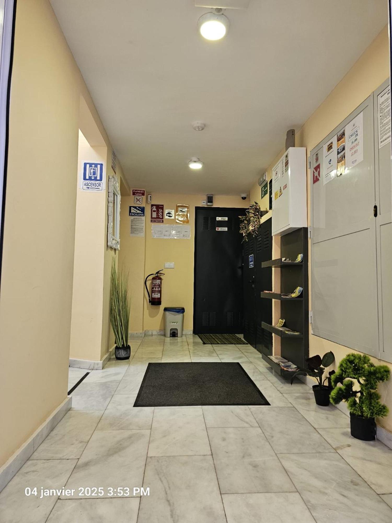 Apartamentos Turisticos Kenzamin Alicante Exteriör bild