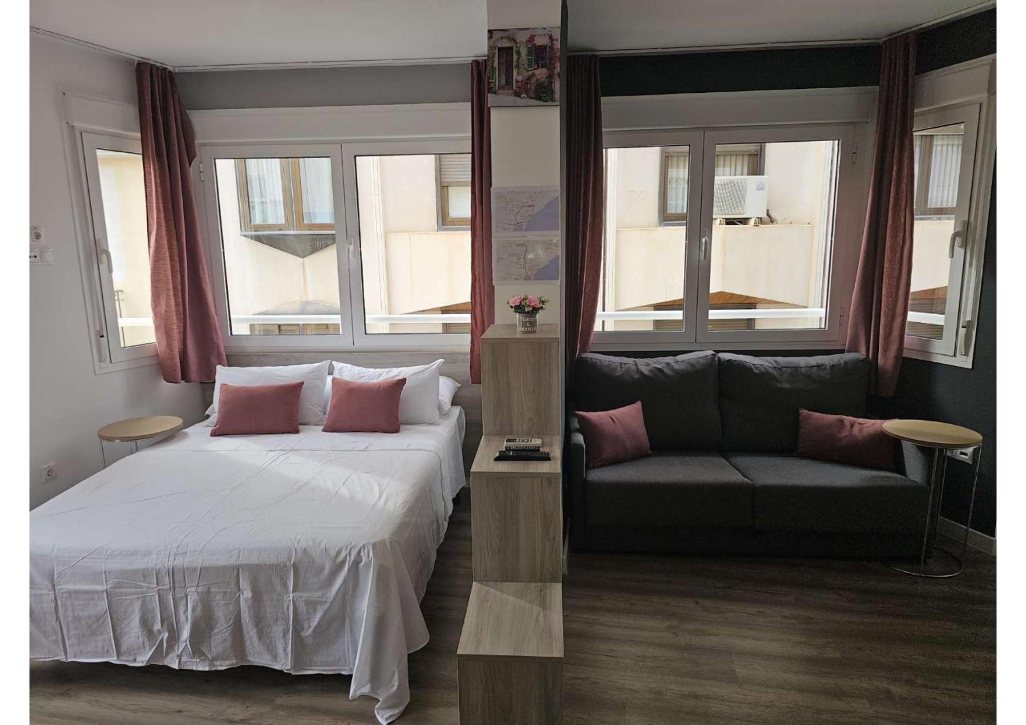 Apartamentos Turisticos Kenzamin Alicante Exteriör bild
